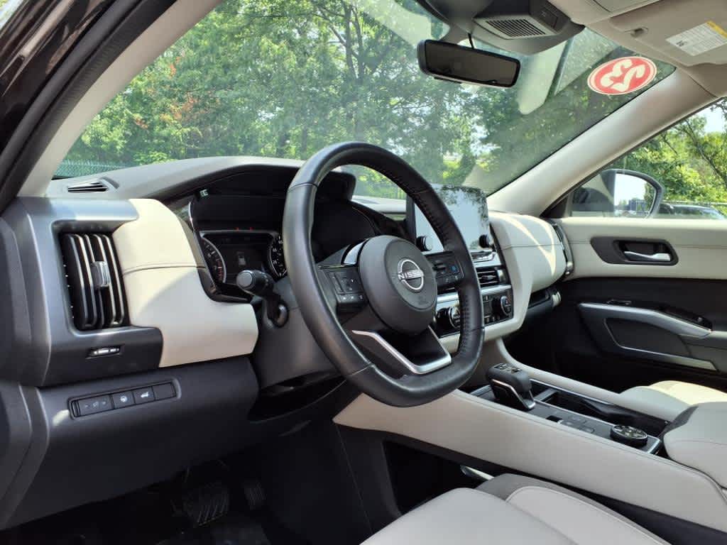 2023 Nissan Pathfinder SL photo 11