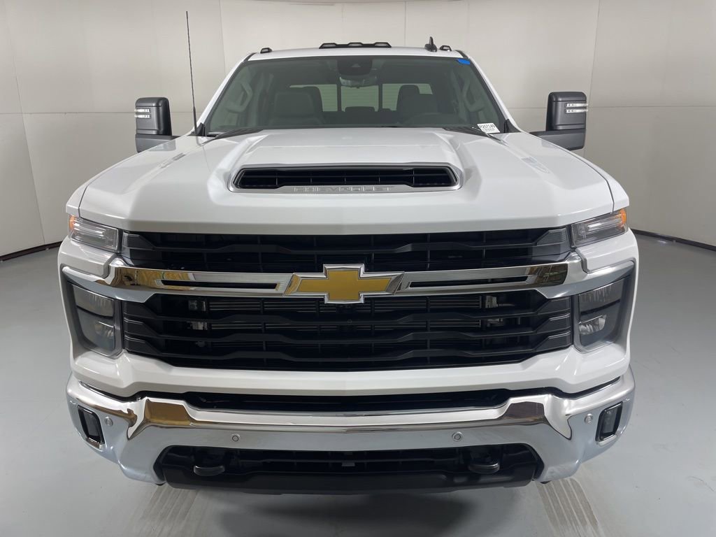 2025 Chevrolet Silverado 3500HD photo 3