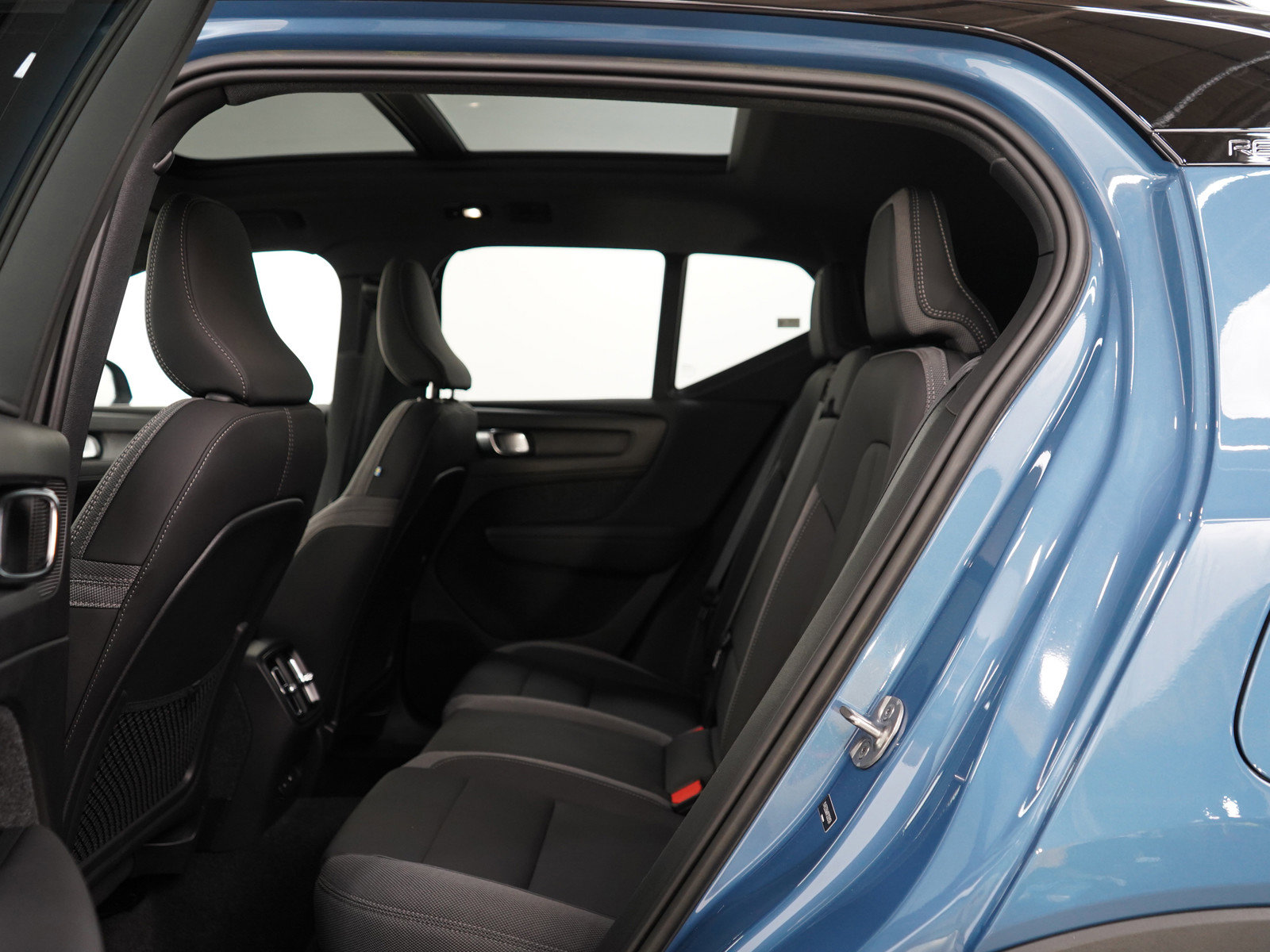 2023 Volvo XC40 Recharge Twin Plus photo 17