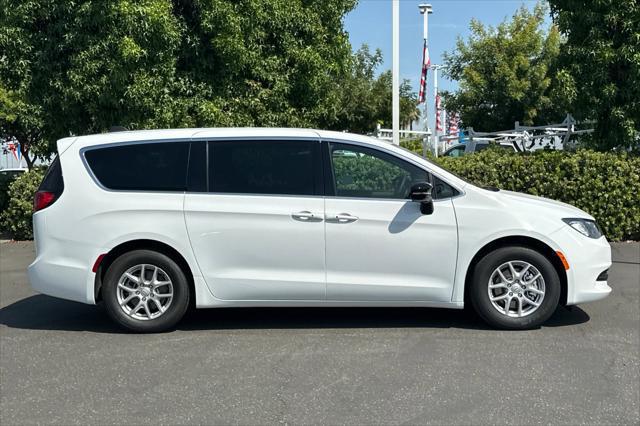 2026 Chrysler Voyager LX photo 3
