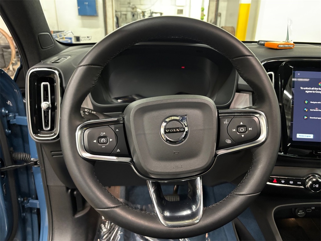 2023 Volvo XC40 Recharge Ultimate photo 18