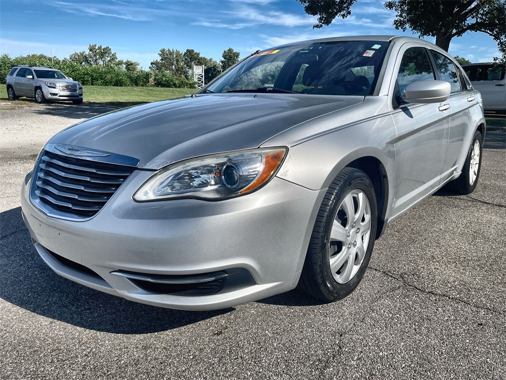2012 Chrysler 200 LX photo 4