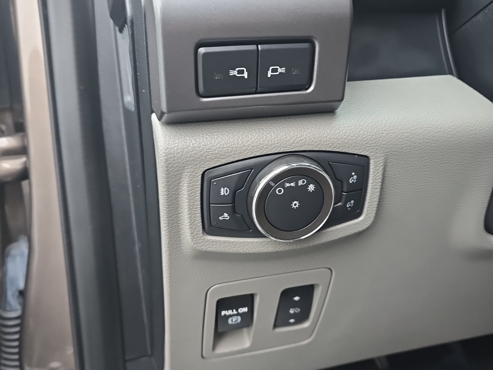2019 Ford F-150 XLT photo 16