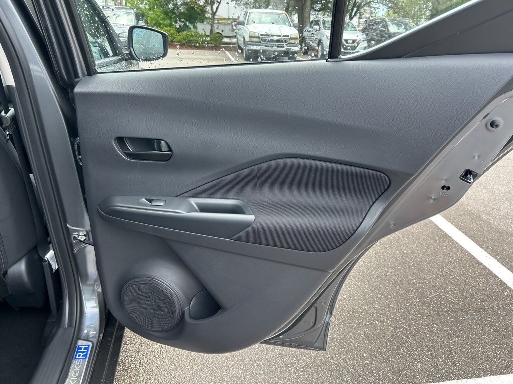 2025 Nissan Kicks Play S photo 33
