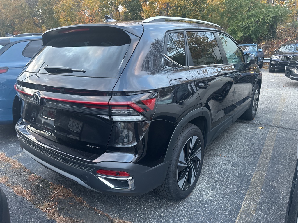 2025 Volkswagen Taos SE photo 3