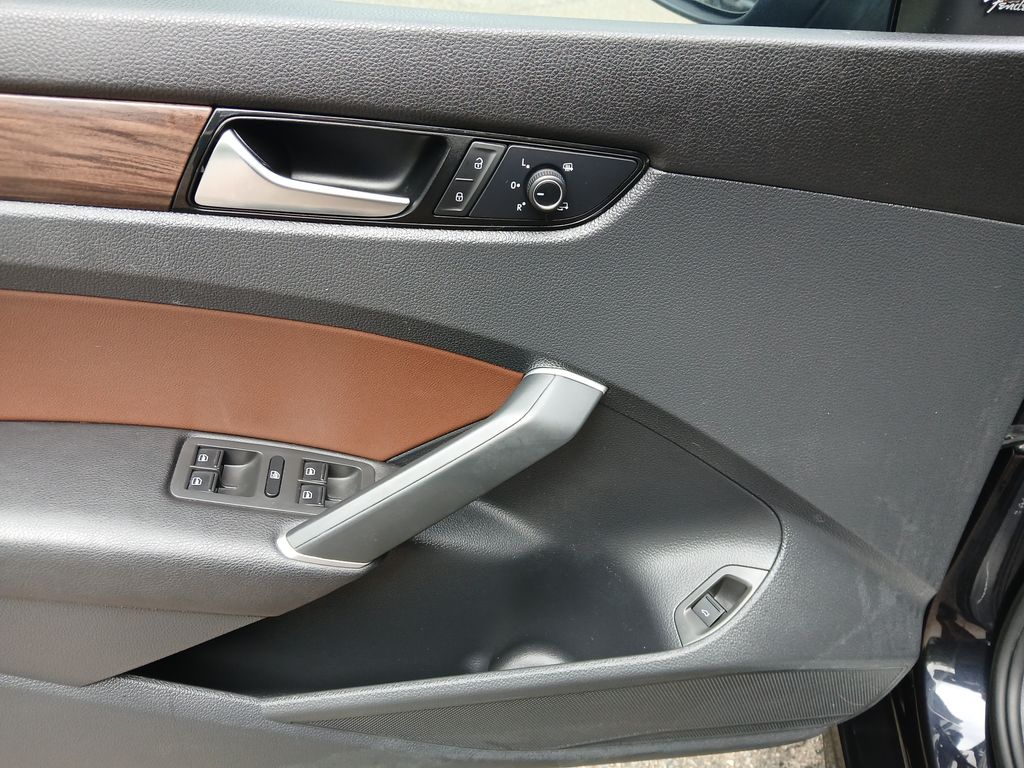 2020 Volkswagen Passat 2.0T SEL photo 11