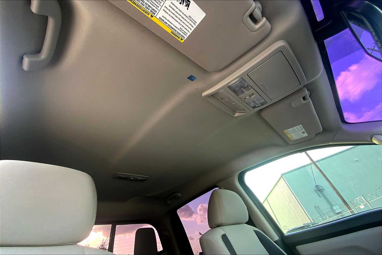 2020 Nissan Titan SV photo 9