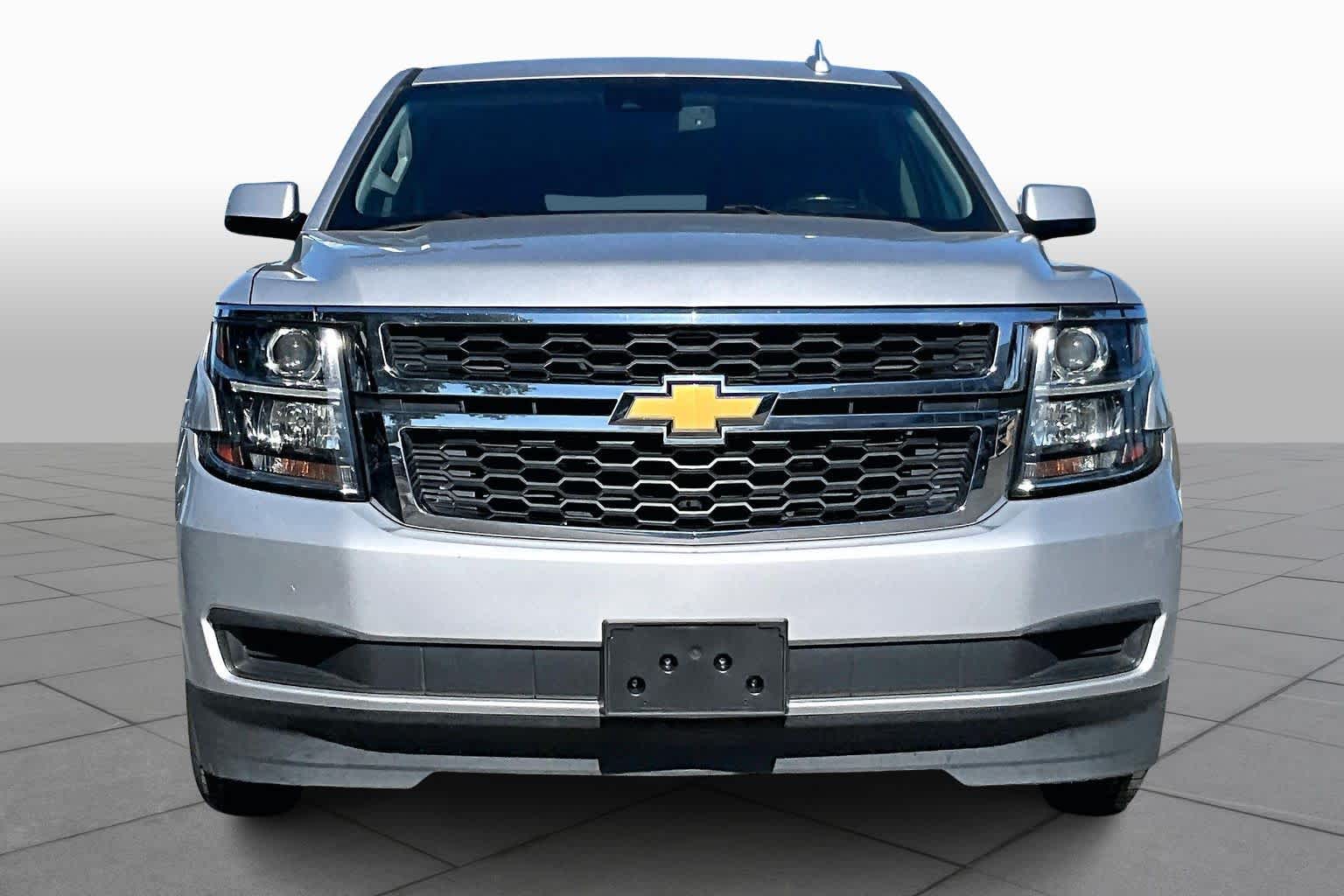2019 Chevrolet Suburban LT photo 3