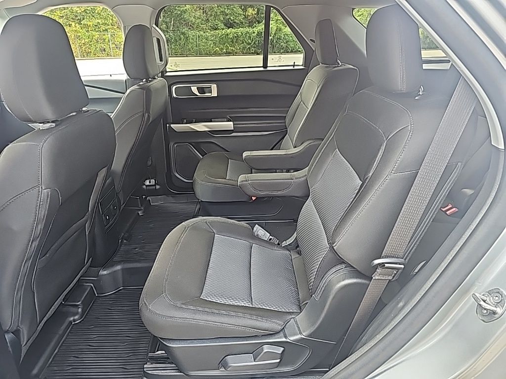 2023 Ford Explorer XLT photo 14