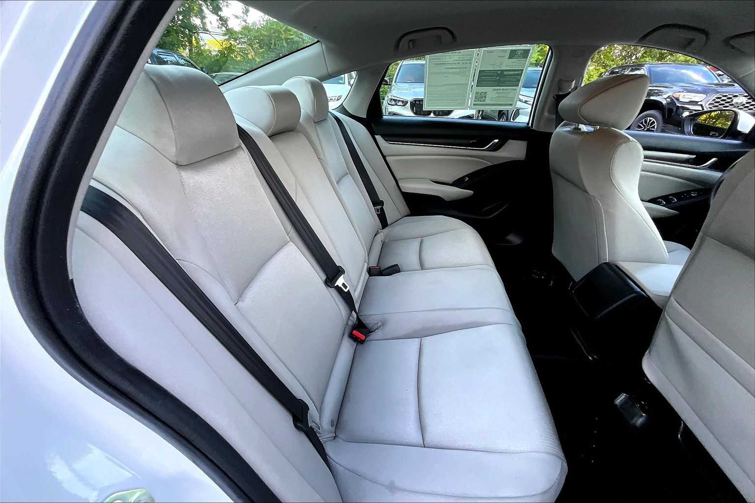 2019 Honda Accord LX 1.5T photo 17