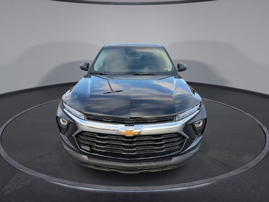2026 Chevrolet Trailblazer LS photo 2
