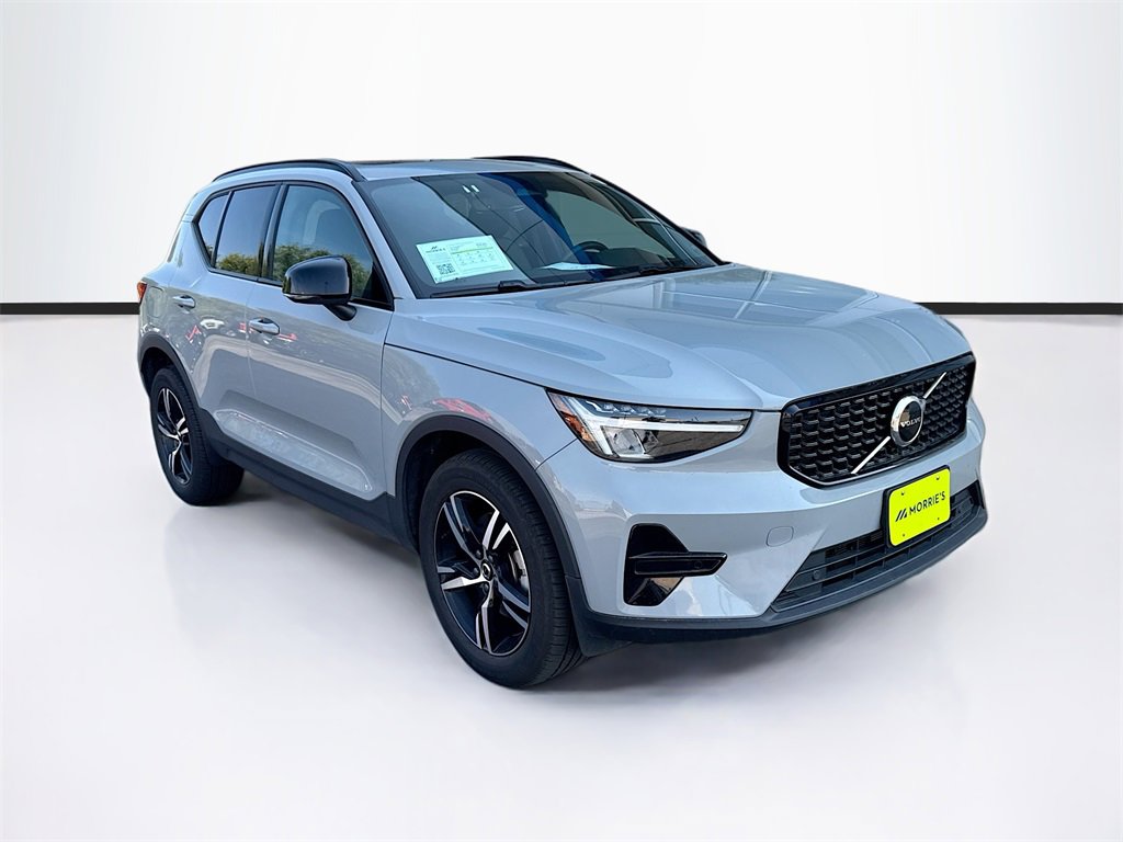 2024 Volvo XC40 Core photo 2