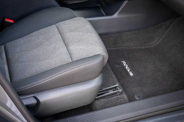 2024 Nissan Rogue SV photo 32
