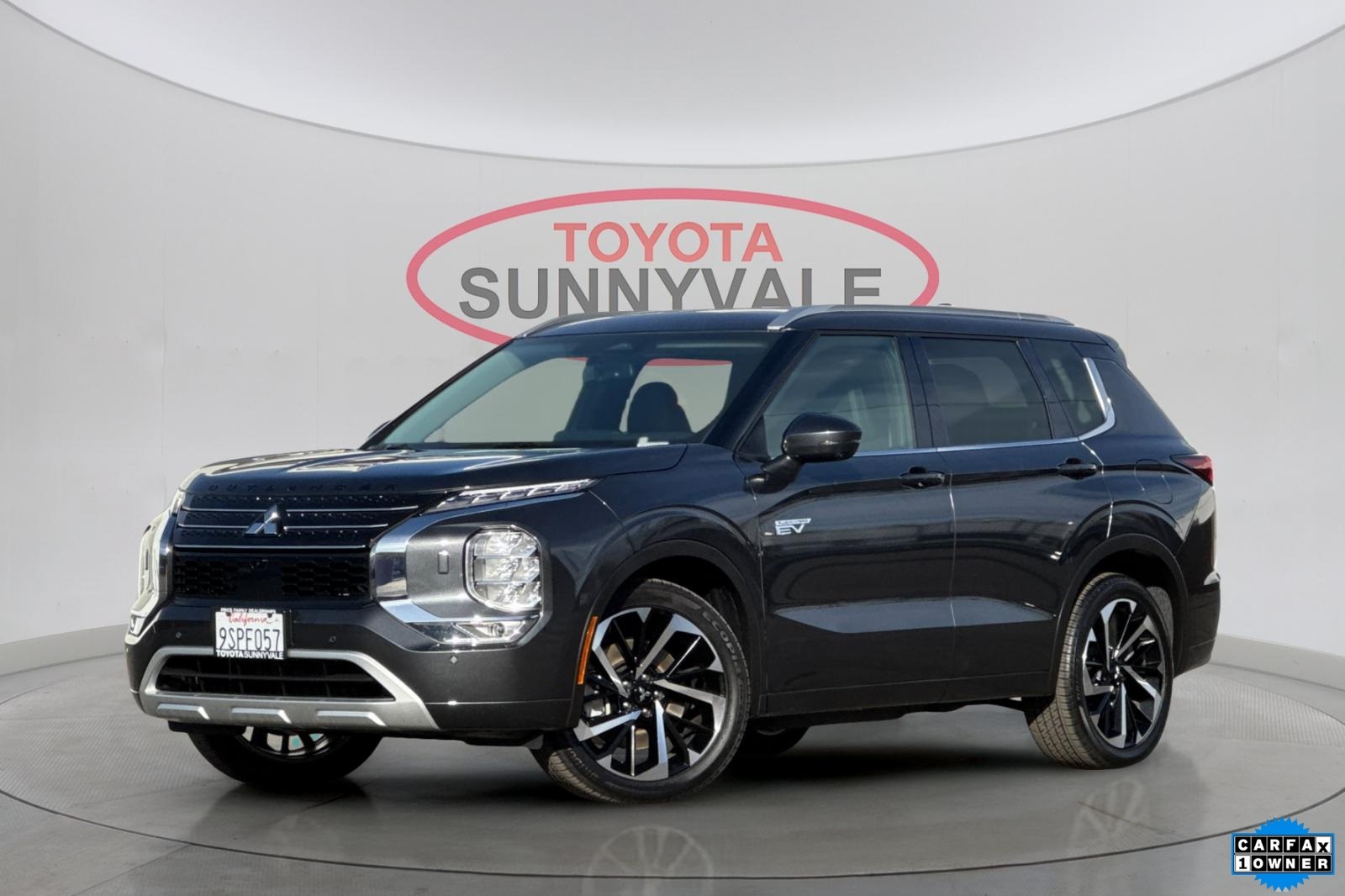 2025 Mitsubishi Outlander Plug-in Hybrid SEL's photo