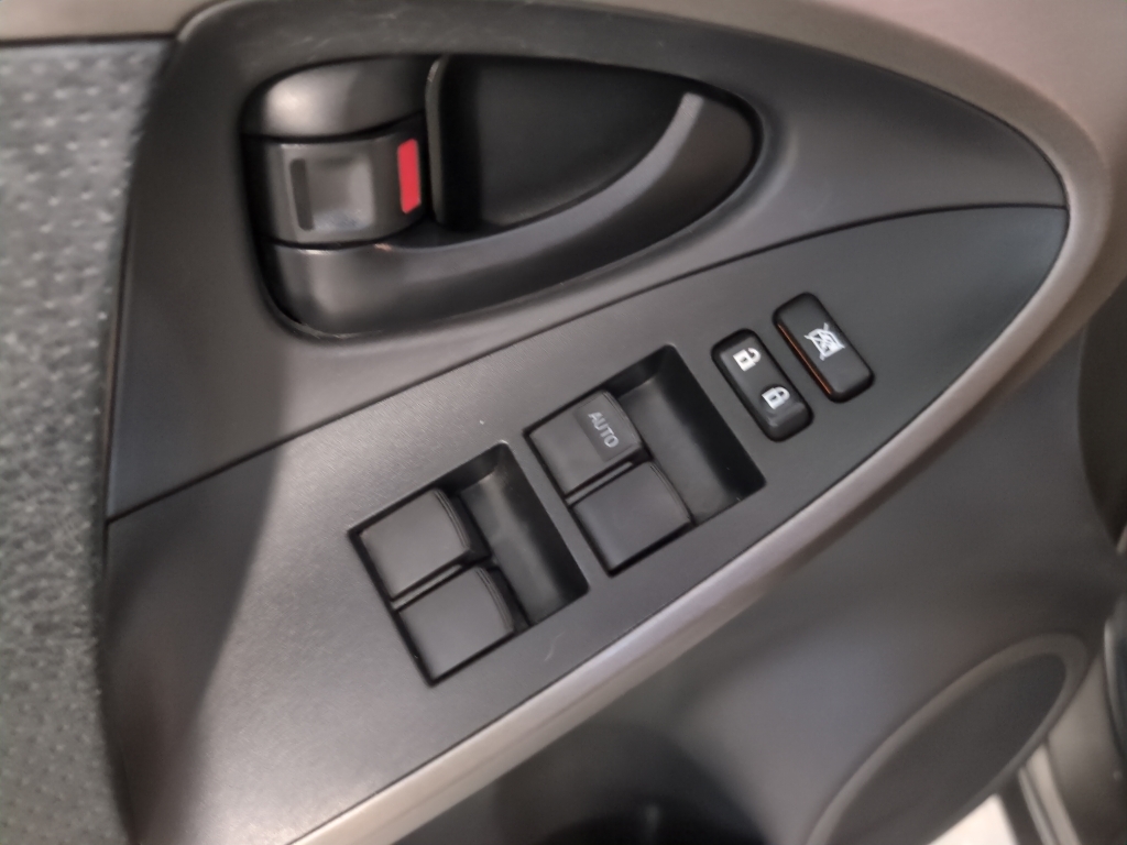 2010 Toyota RAV4 Limited photo 10