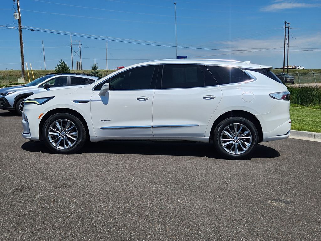 2023 Buick Enclave Avenir photo 3