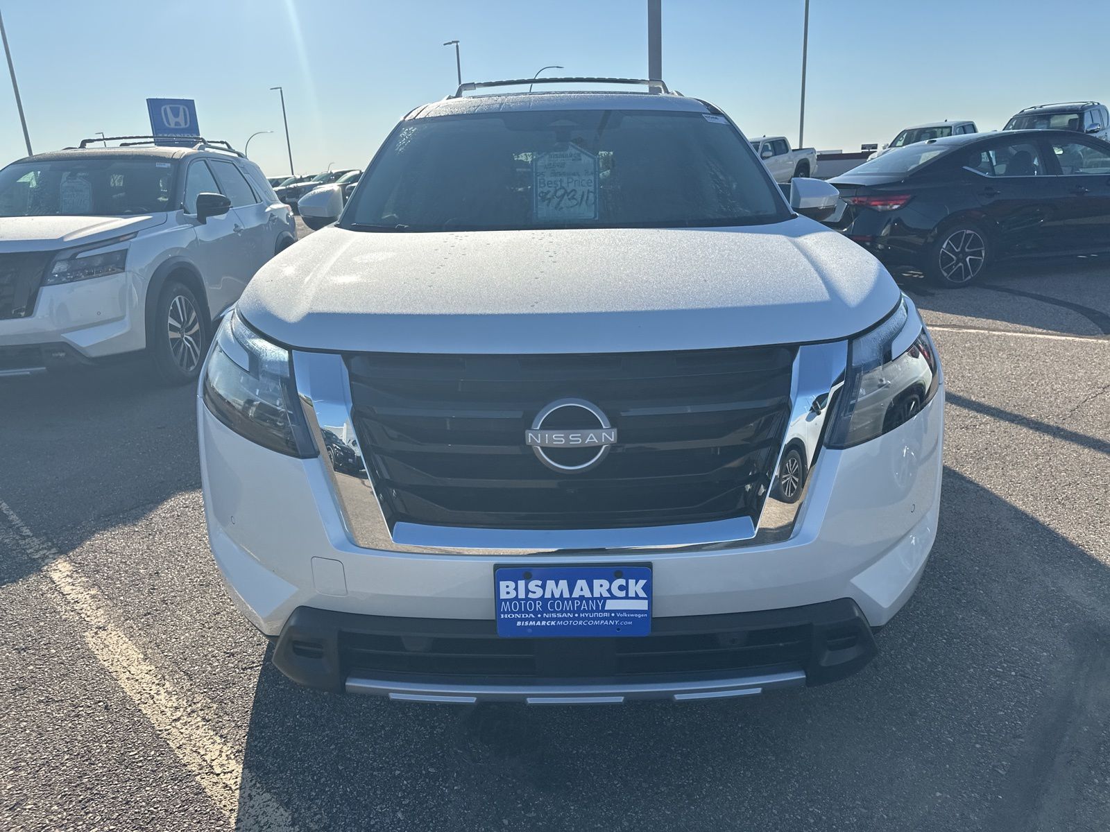 2025 Nissan Pathfinder Platinum photo 2