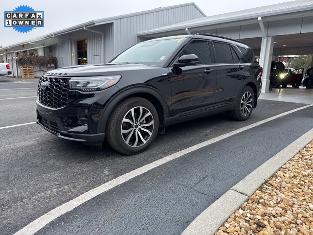 2025 Ford Explorer ST-LINE's photo