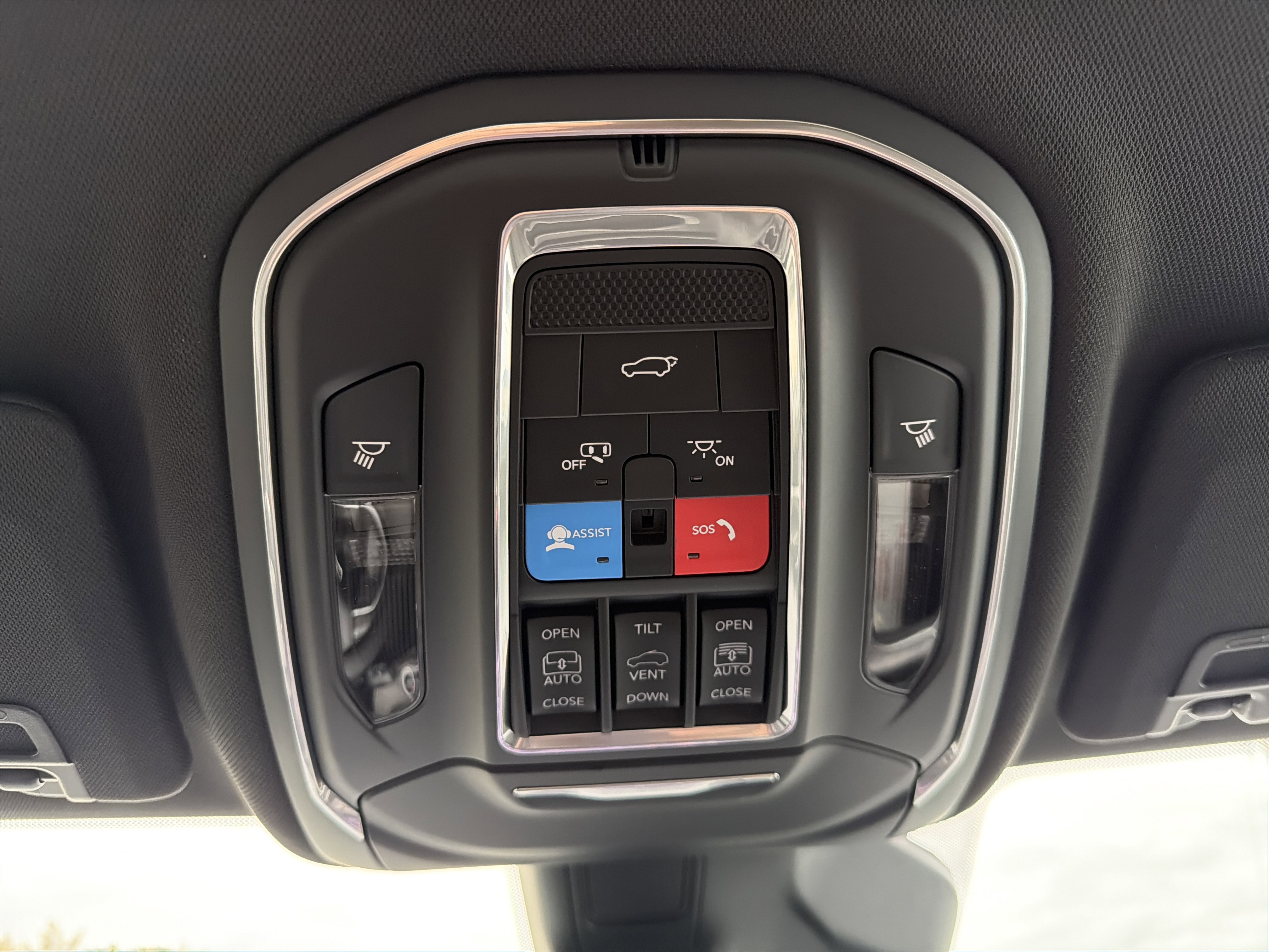 2025 Jeep Grand Cherokee Limited photo 3