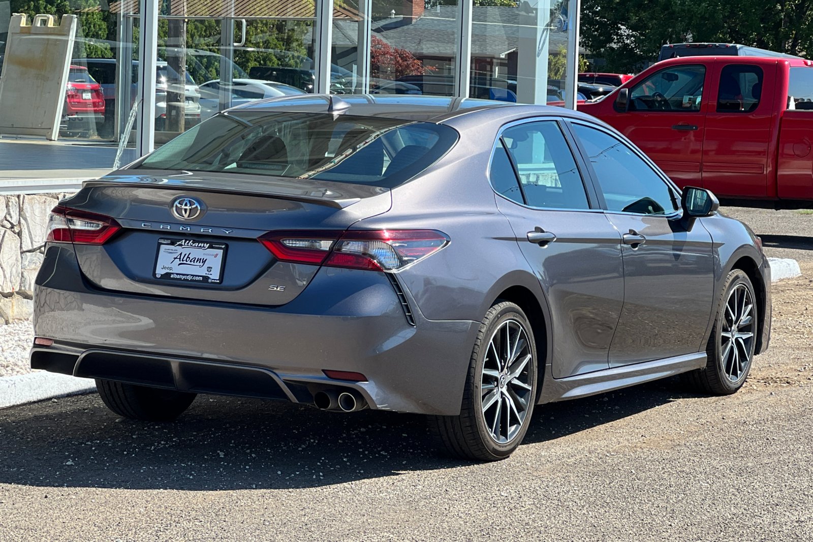 2022 Toyota Camry SE photo 3