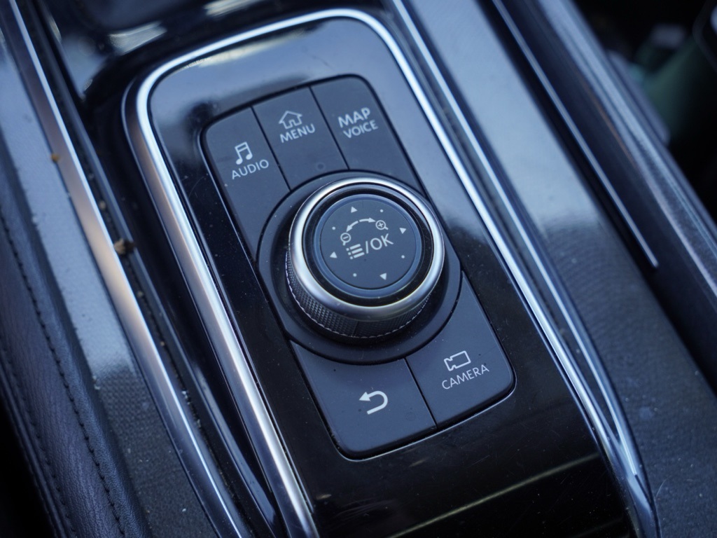 2022 Nissan Armada SV photo 22