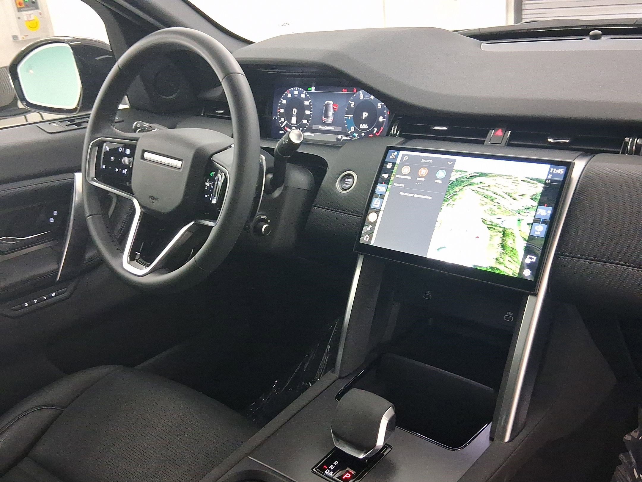 2025 Land Rover Discovery Sport Dynamic SE photo 2