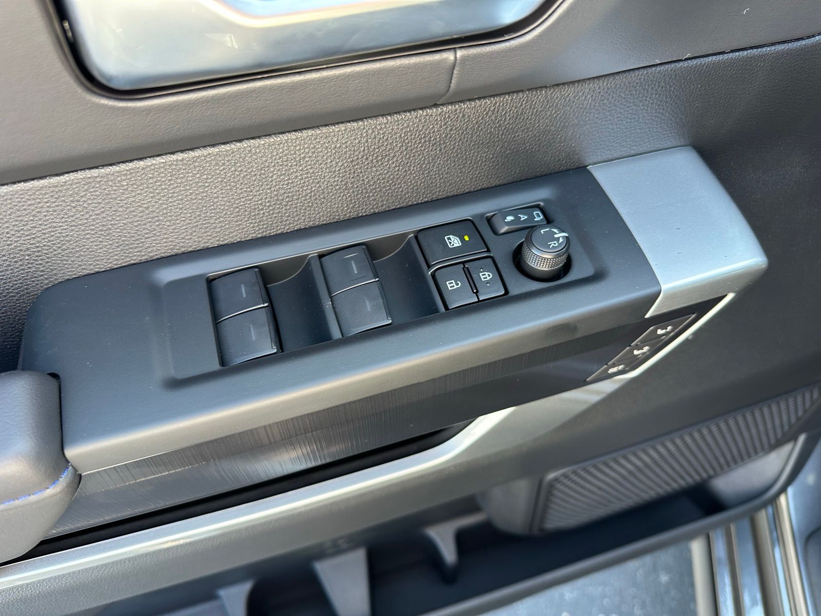 2025 Toyota Tundra Platinum CrewMax photo 10