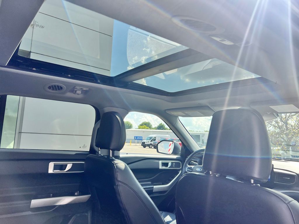 2023 Ford Explorer XLT photo 30