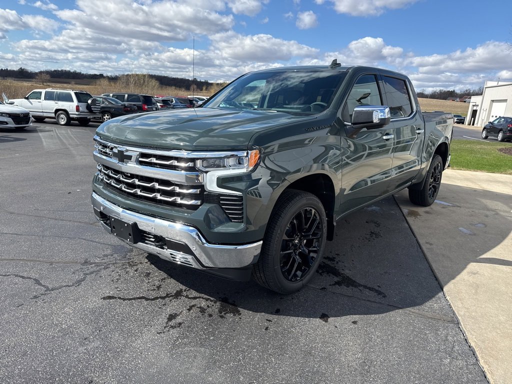 2025 Chevrolet Silverado 1500 LTZ photo 3
