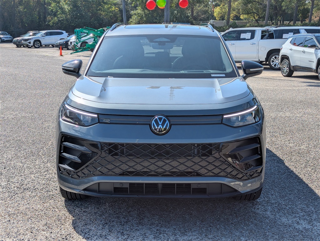 2026 Volkswagen Tiguan SE R-Line Black photo 3