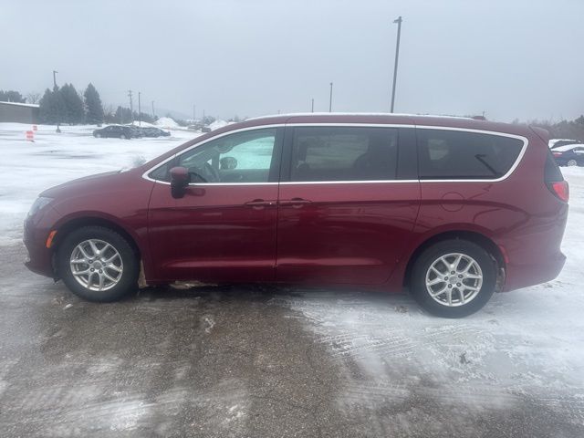 2017 Chrysler Pacifica Touring's photo