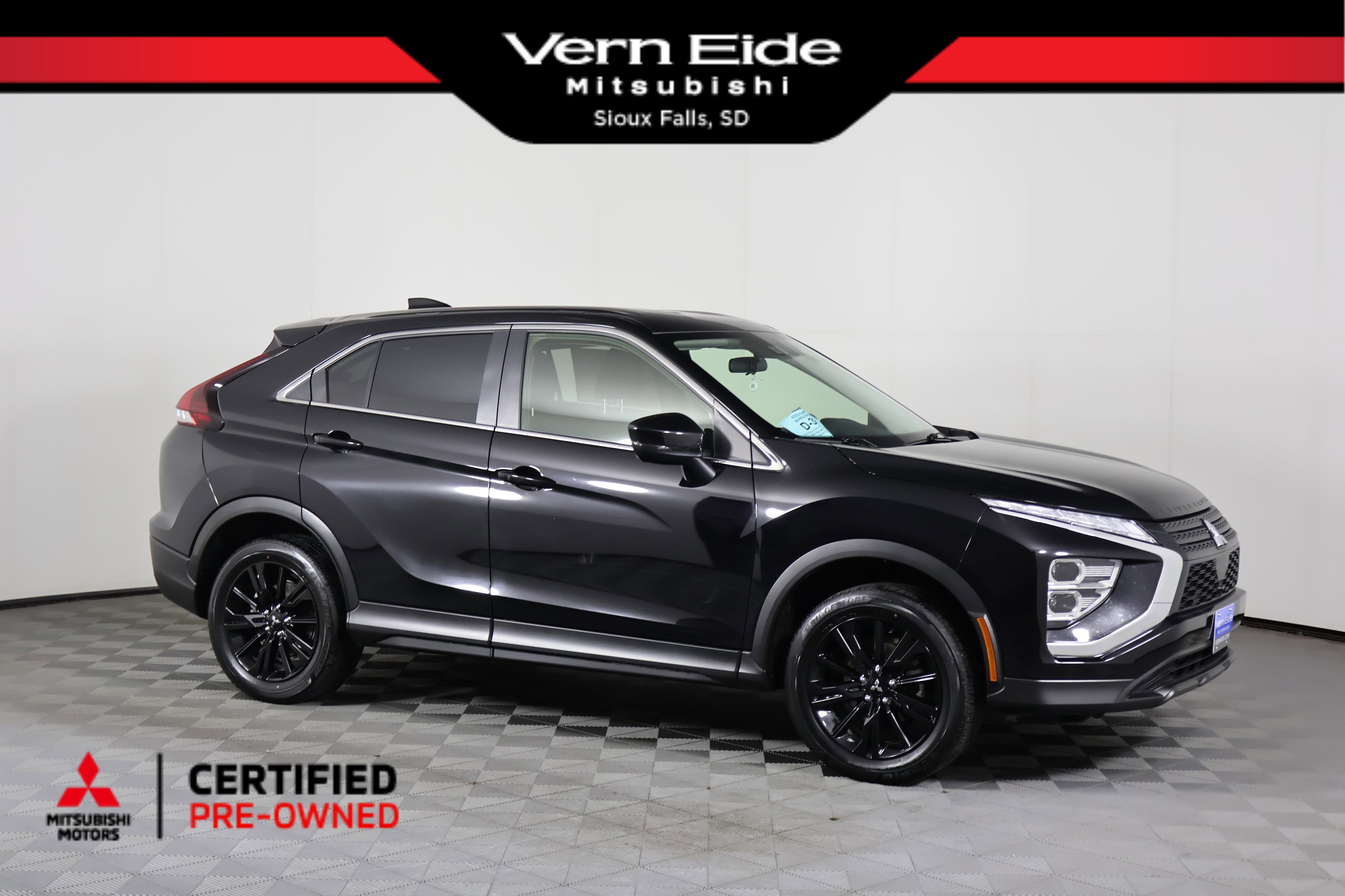 2024 Mitsubishi Eclipse Cross LE's photo