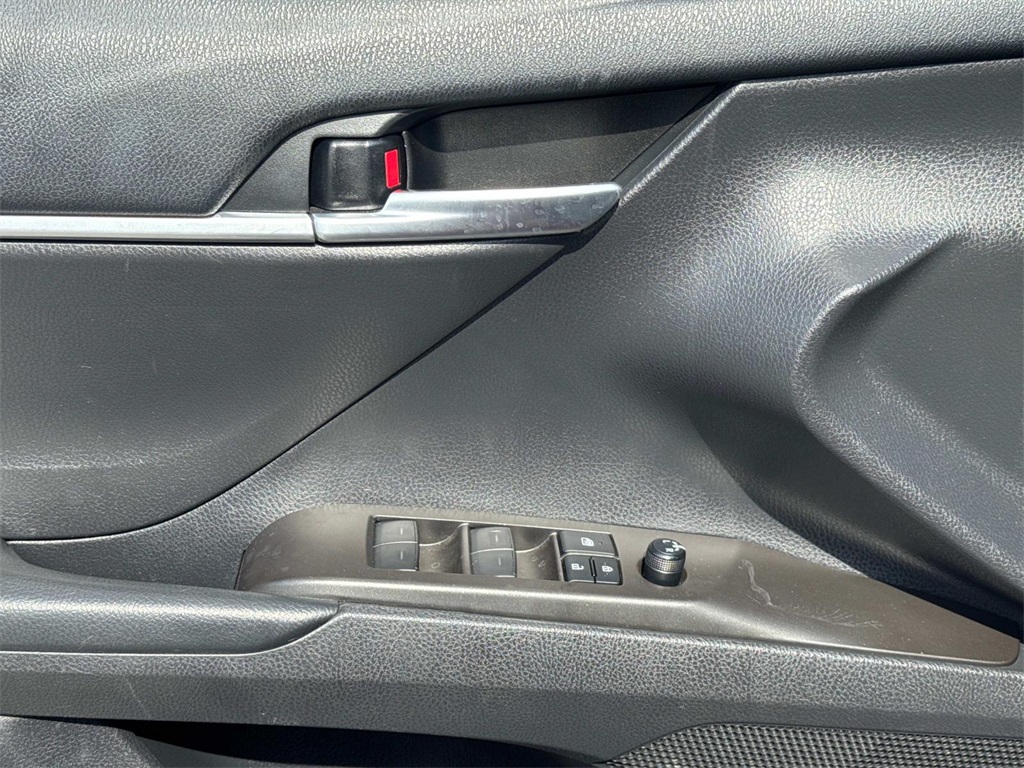 2023 Toyota Camry LE photo 6