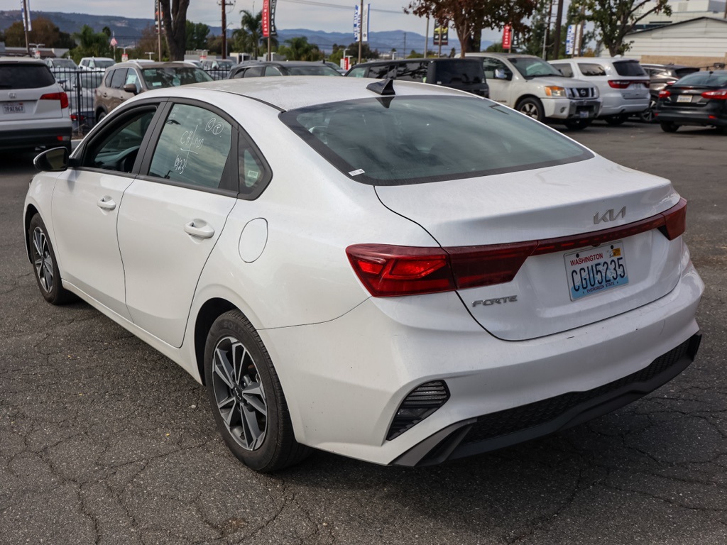 2024 Kia Forte LXS photo 4