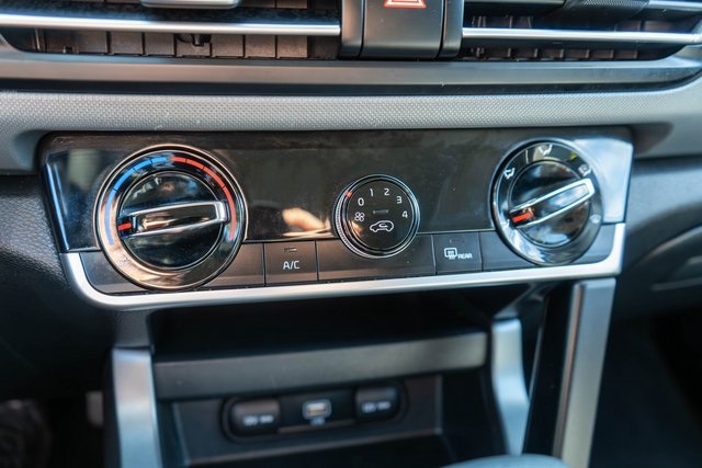 2023 Kia Seltos LX photo 23