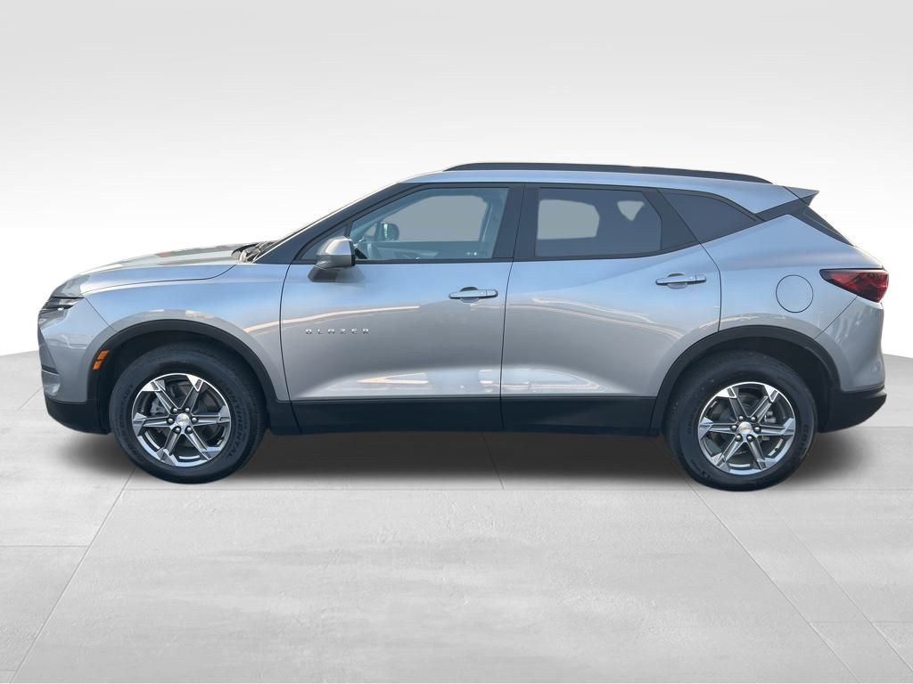 2023 Chevrolet Blazer 2LT photo 2