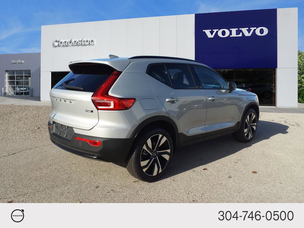 2025 Volvo XC40 photo 4