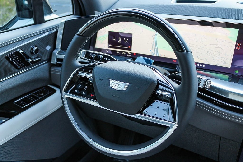 2025 Cadillac Escalade IQ Luxury photo 12