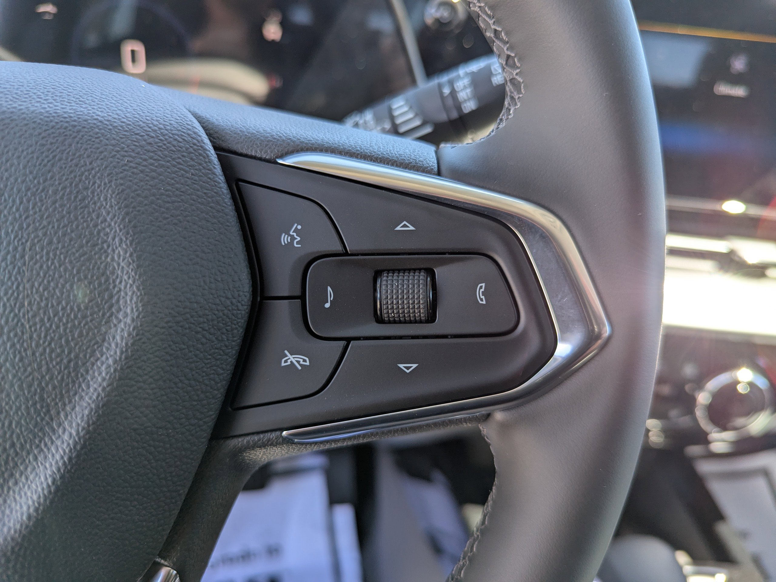 2025 Chevrolet Trax LT photo 14