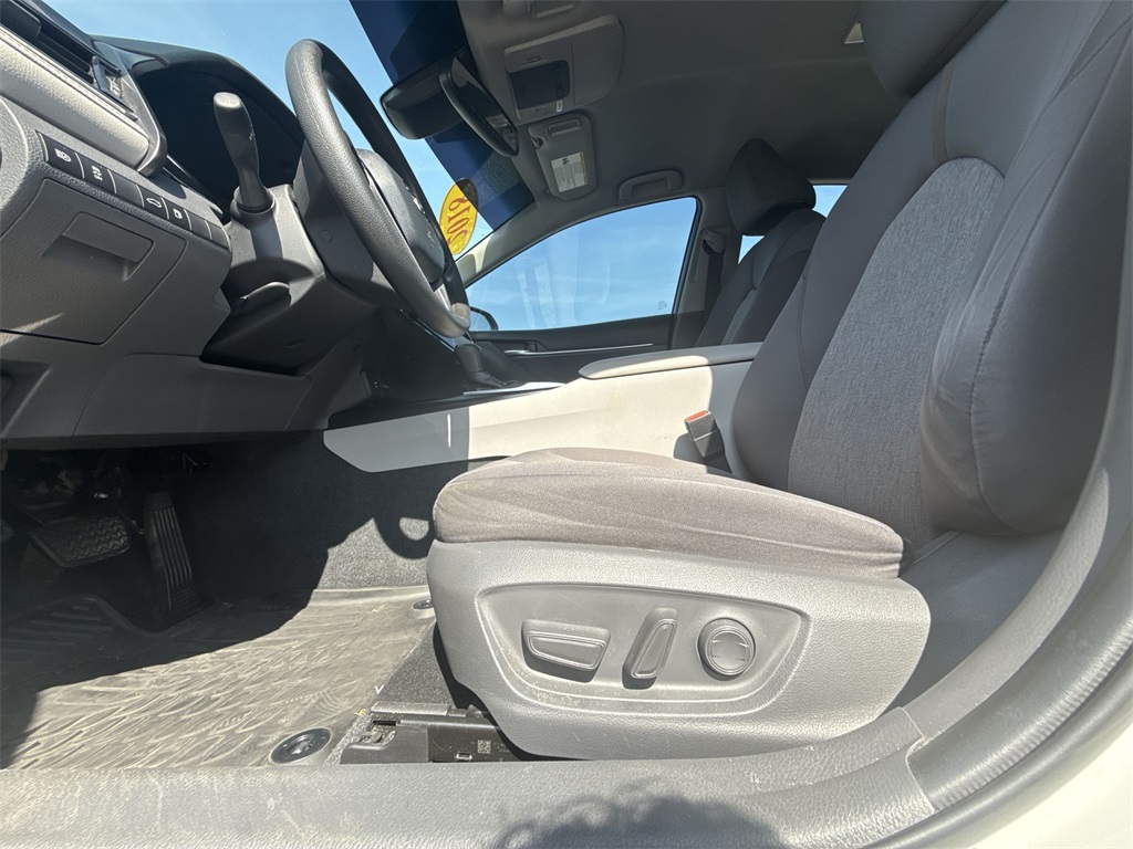 2018 Toyota Camry LE photo 14