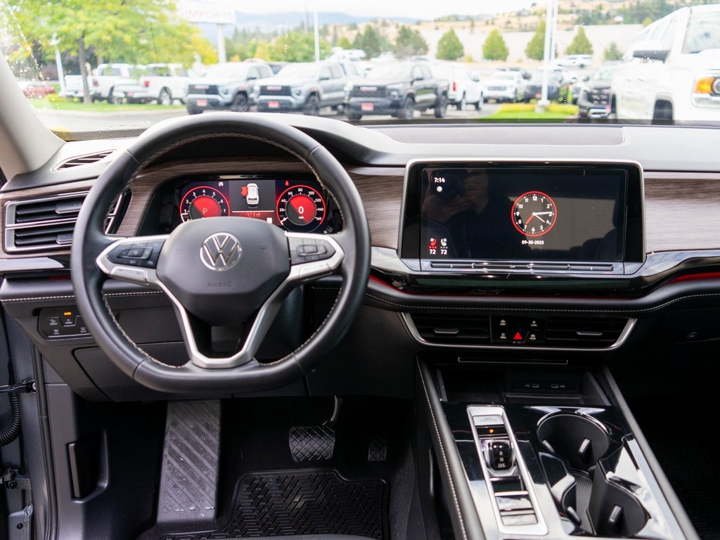 2024 Volkswagen Atlas SEL photo 15