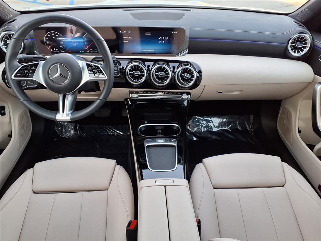 2025 Mercedes Benz CLA 250 photo 4