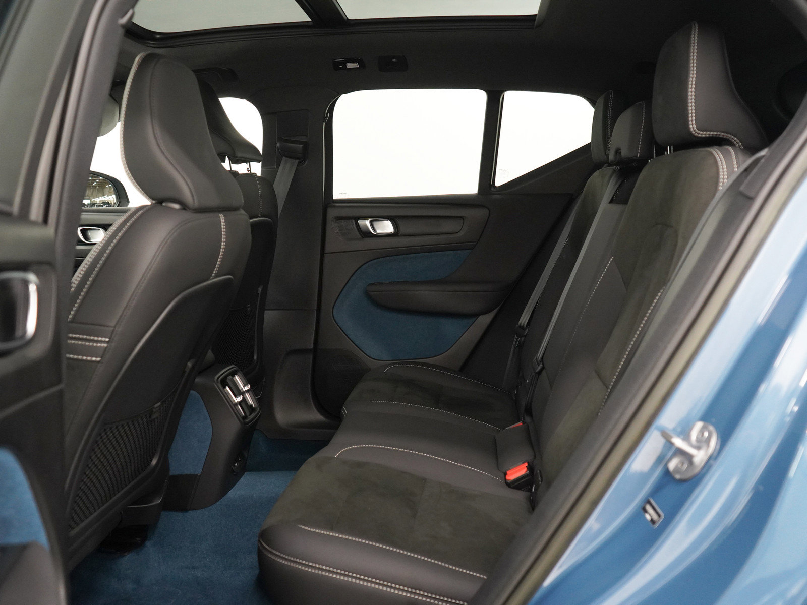 2023 Volvo XC40 Recharge Ultimate AWD photo 12