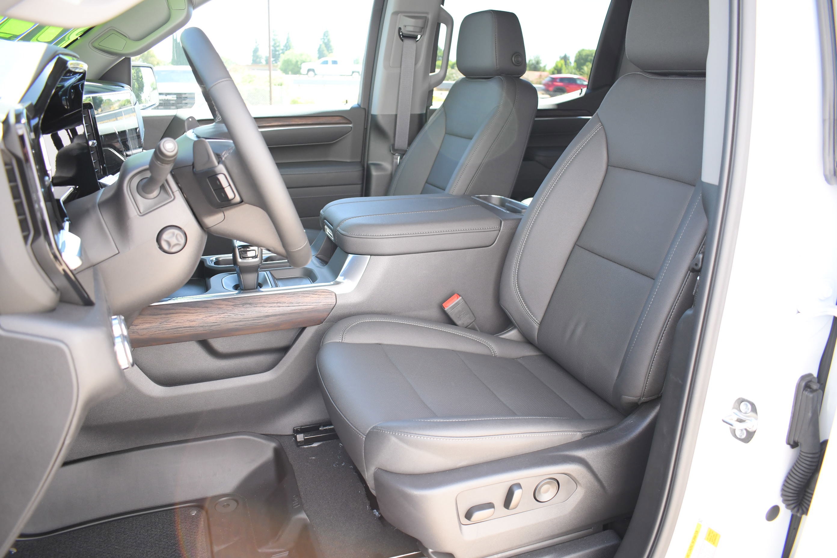 2025 Gmc Sierra 1500 SLT photo 32