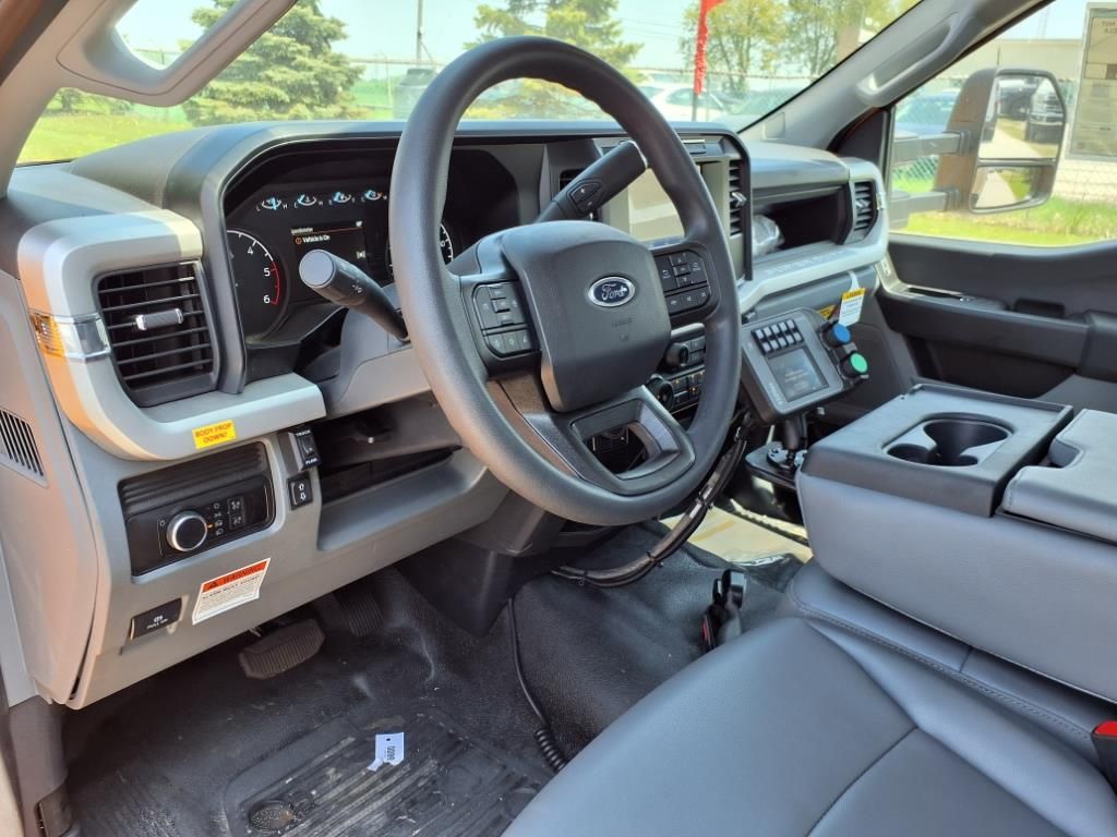 2023 Ford F-450 XL photo 3