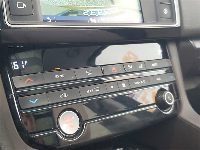 2017 Jaguar F-PACE Prestige photo 20