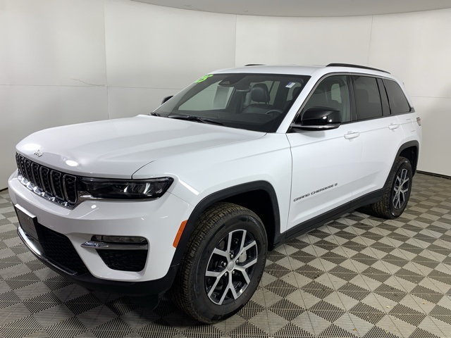 2025 Jeep Grand Cherokee Limited photo 2
