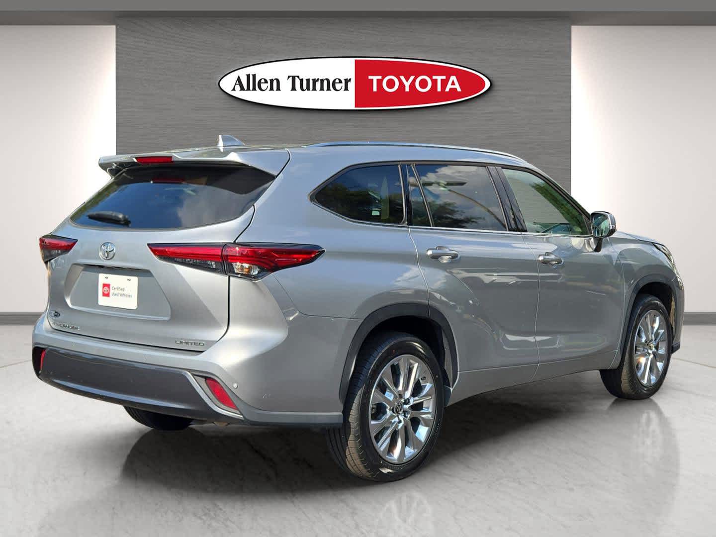 2022 Toyota Highlander Limited photo 6