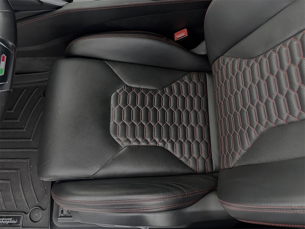 2019 Lamborghini Urus photo 19