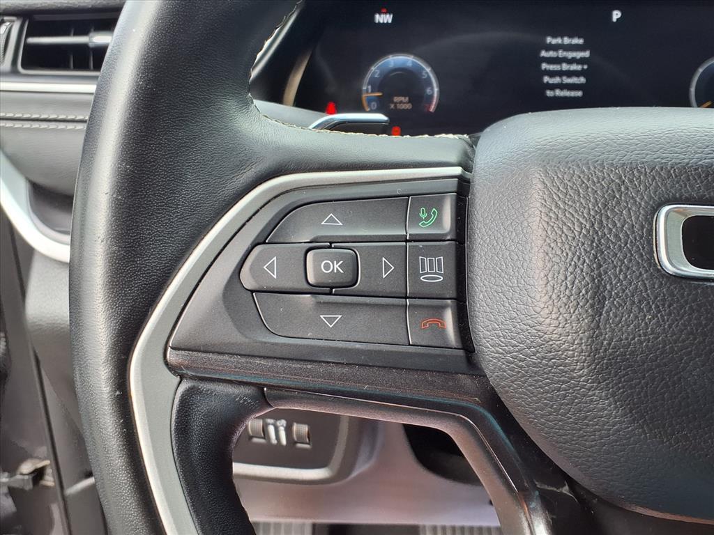 2022 Jeep Grand Cherokee Laredo photo 12